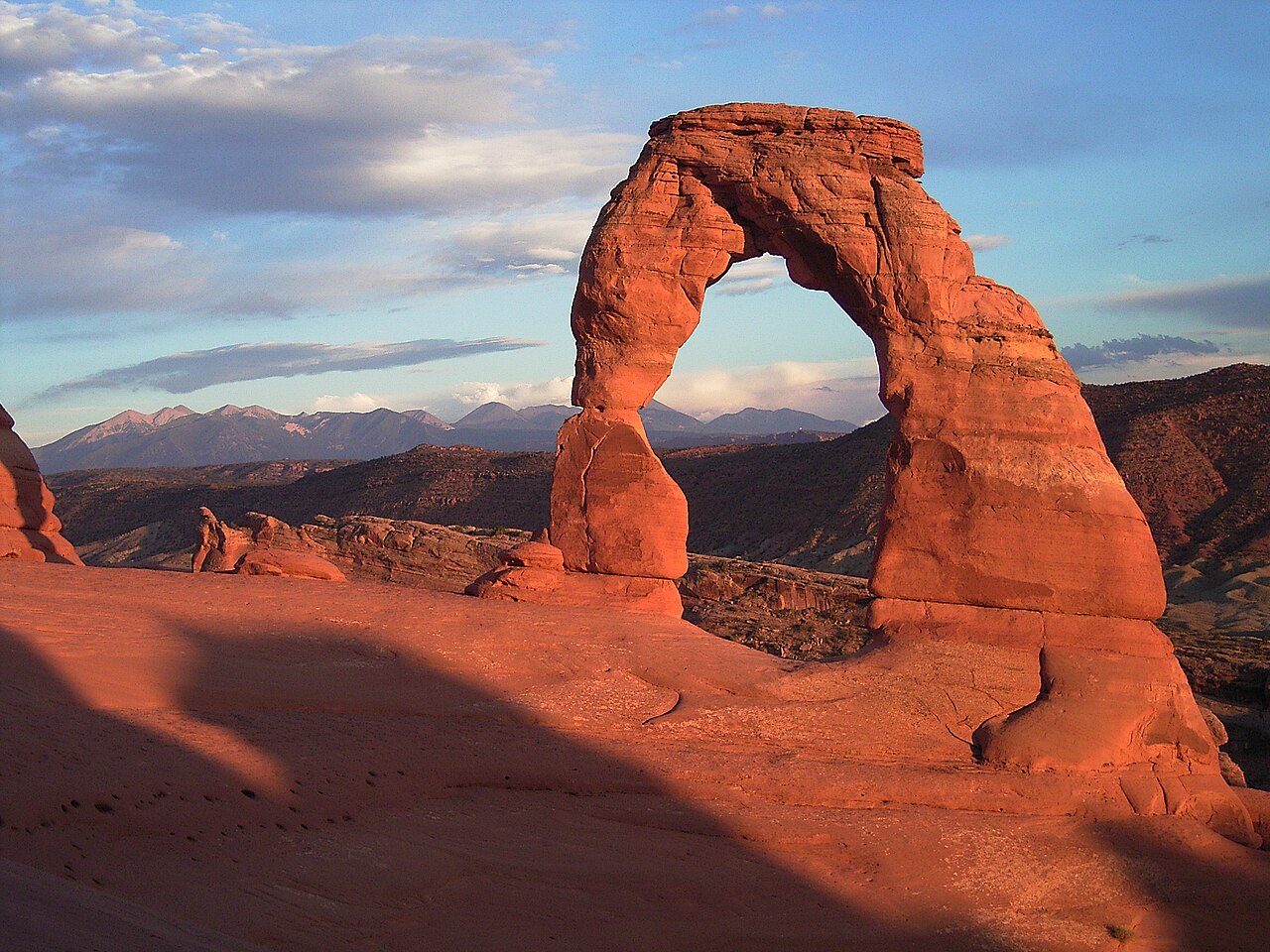 A red sandstone arch in Arches National Park